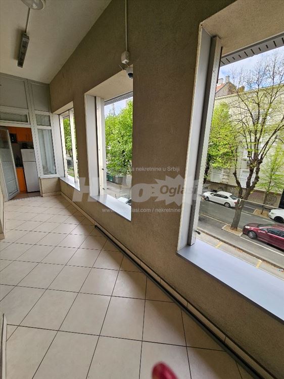 Poslovni prostor 136 m2 sa 2 parking mesta, centar — 11