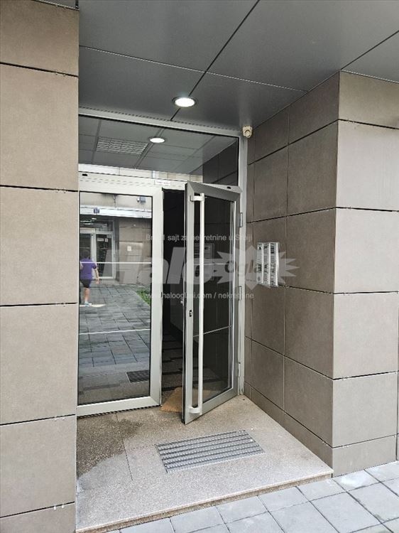 Poslovni prostor 136 m2 sa 2 parking mesta, centar — 12