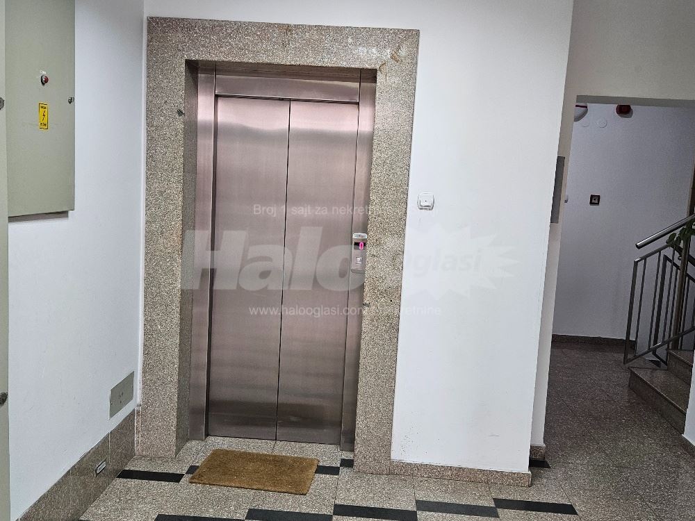 Poslovni prostor 136 m2 sa 2 parking mesta, centar — 13