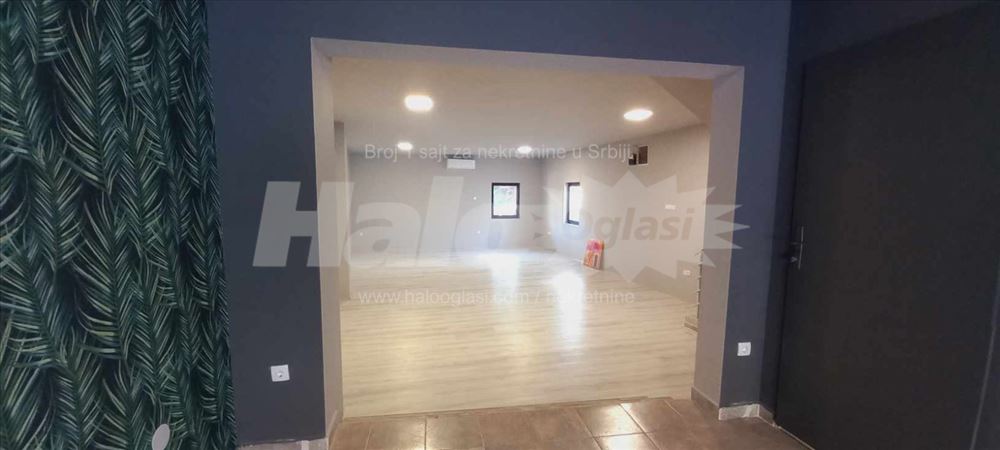 Poslovni prostor 145m2 Zaseban objekat, parking — 7