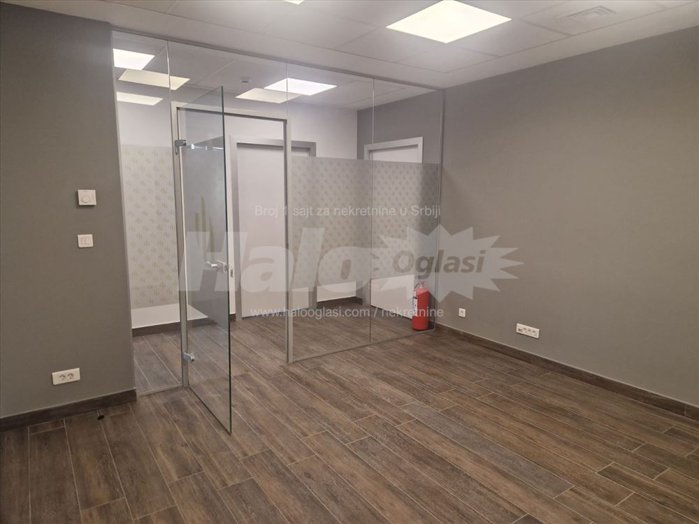 Poslovni prostor 153m2-odmah useljiv — 7