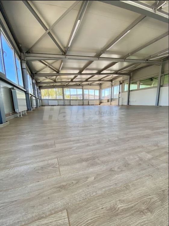 Poslovni prostor 160 m² — 2