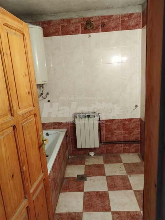 Poslovni prostor 400 m2 ,plac 8 ari sa parkingom — 13