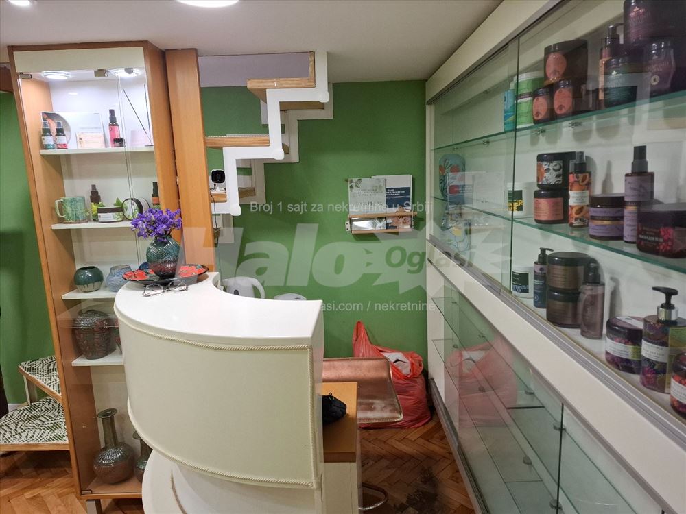 Poslovni prostor dvorišno okrenut u centru grada — 8