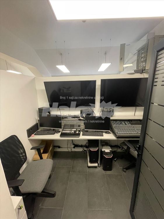 Poslovni prostor i potpuno opremljen TV studio — 7