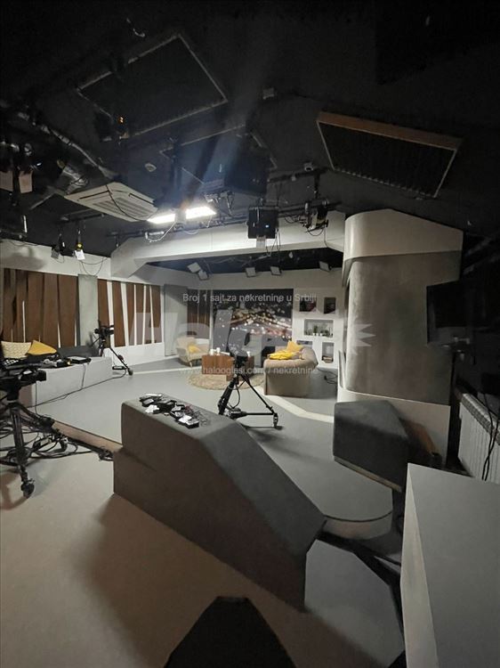 Poslovni prostor i potpuno opremljen TV studio — 10
