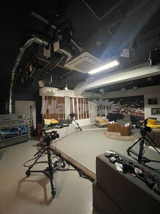 Poslovni prostor i potpuno opremljen TV studio — 11