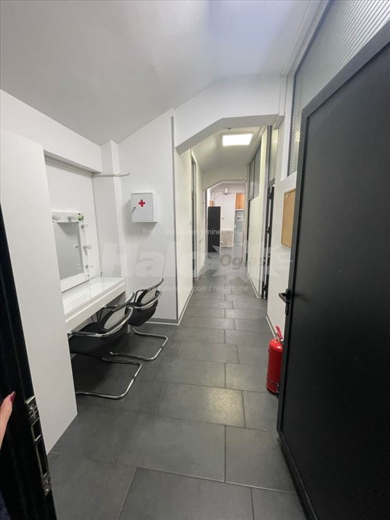 Poslovni prostor i potpuno opremljen TV studio — 13