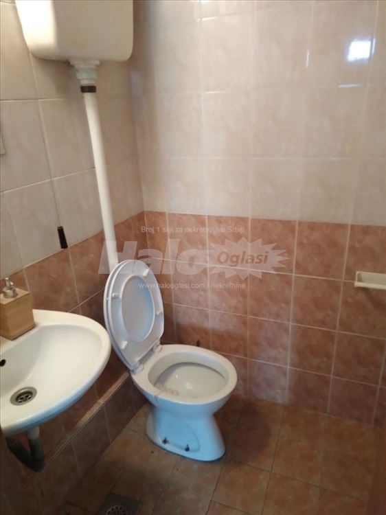 Poslovni prostor na odlicnoj lokaciji — 4