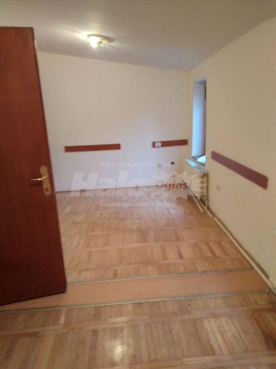 Poslovni prostor na odlicnoj lokaciji — 8