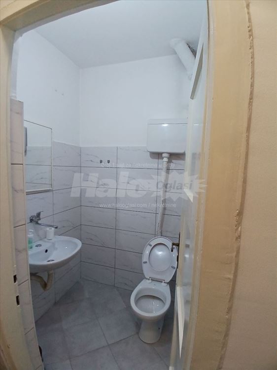 Poslovni prostor od 40m2 u centru Banovog brda — 4