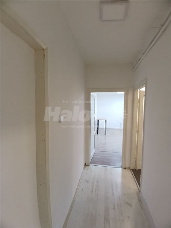 Poslovni prostor od 40m2 u centru Banovog brda — 5