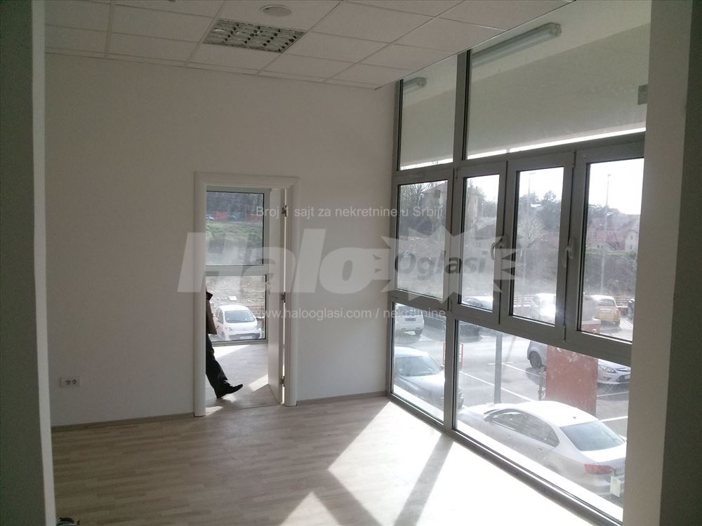 Poslovni prostor sa 3 parking mesta Paunov Breg — 2