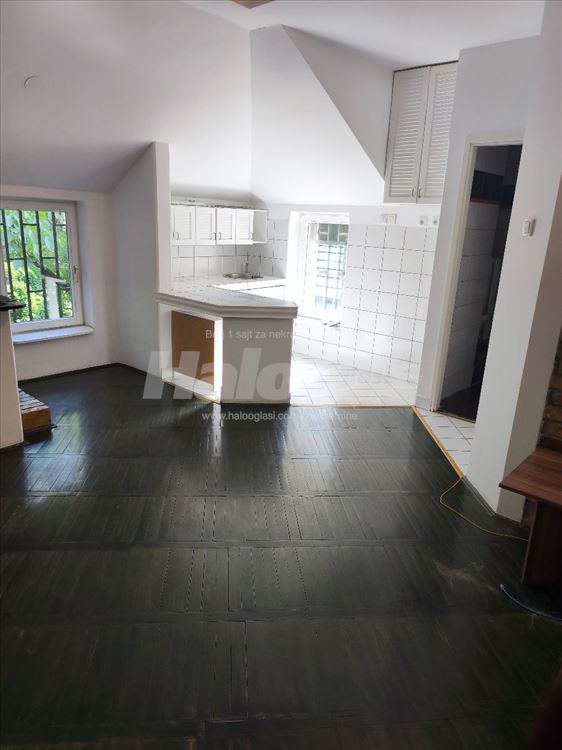 Poslovni prostor stari Cerak Trgovačka 50m2 — 2