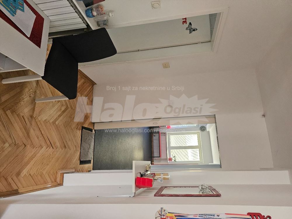Poslovni prostor u Zemunu, 130m² — 2