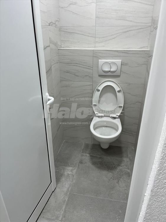 Poslovni prostor, V. Vlahovića, 125 m2, parking — 4