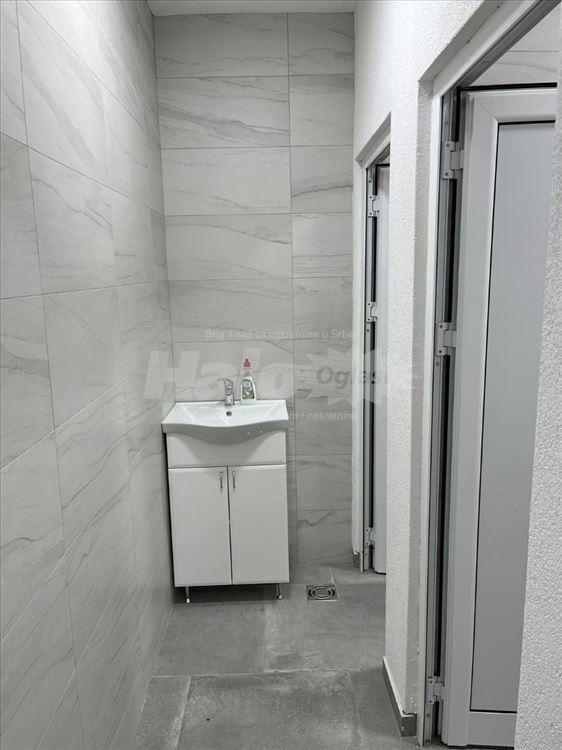 Poslovni prostor, V. Vlahovića, 125 m2, parking — 7