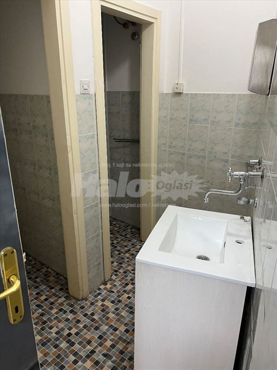 Poslovni prostor za izdavanje — 15