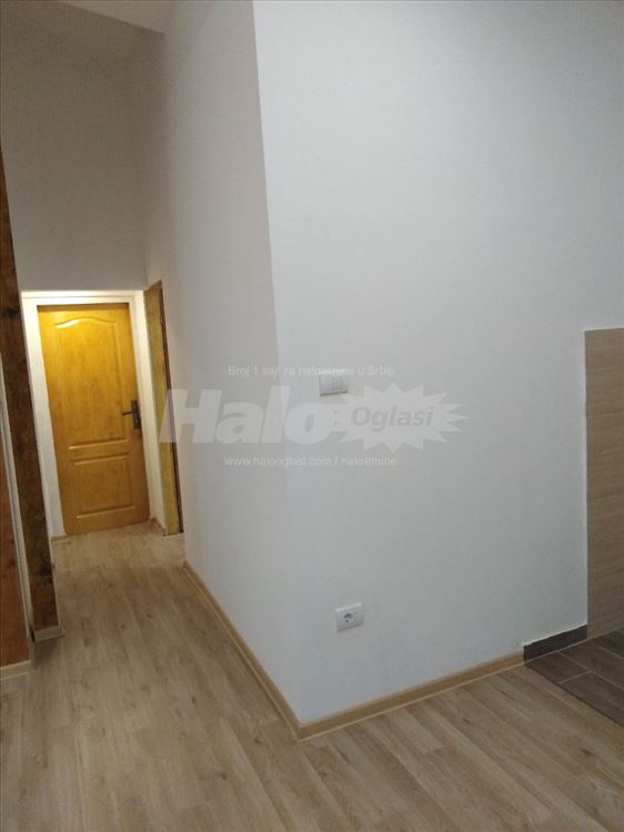 Poslovni prostor,bašta,parking,kolski prilaz — 8