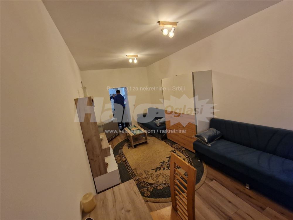 Potpuno renoviran stan, Cara Dušana, Zemun — 2