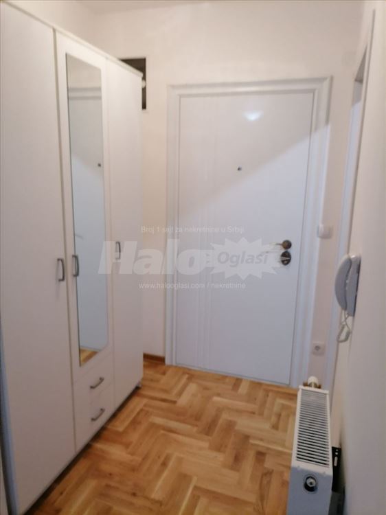 POVOLJNO izdajem garsonjeru - novogradnja — 2