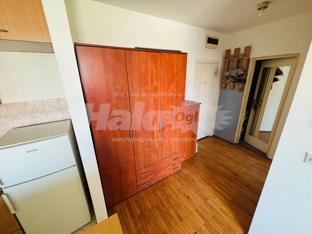 Pozeska 40m2 opremljen useljiv mes.depozit — 4