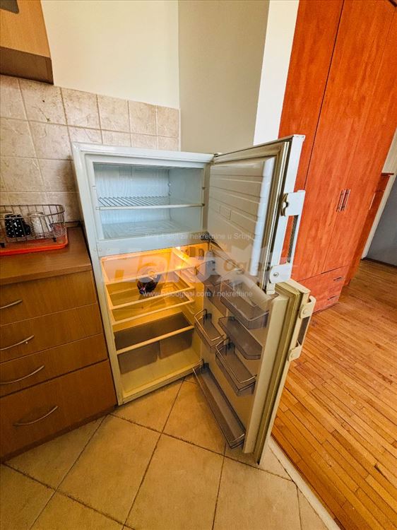 Pozeska 40m2 opremljen useljiv mes.depozit — 7