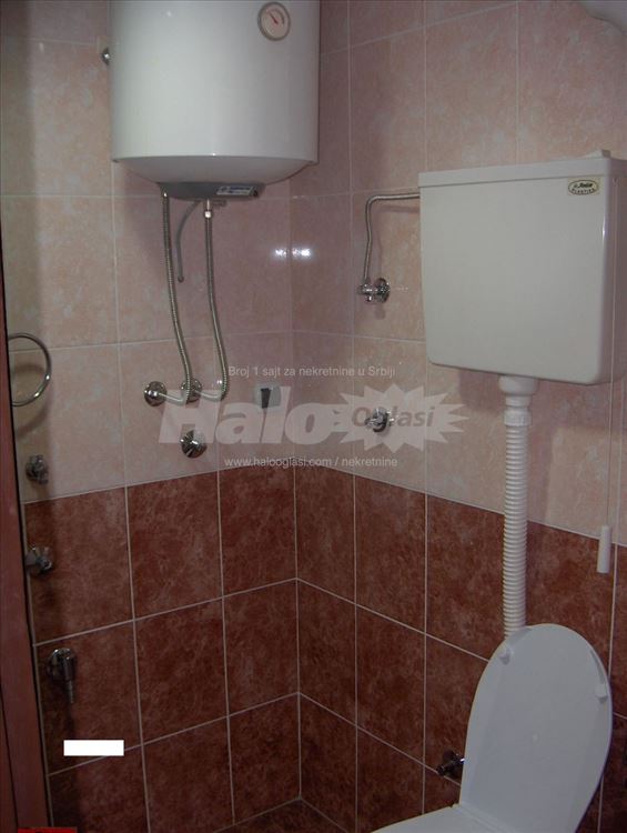 Prazan, jednosoban, Karaburma, u zgradi, mesečno — 2