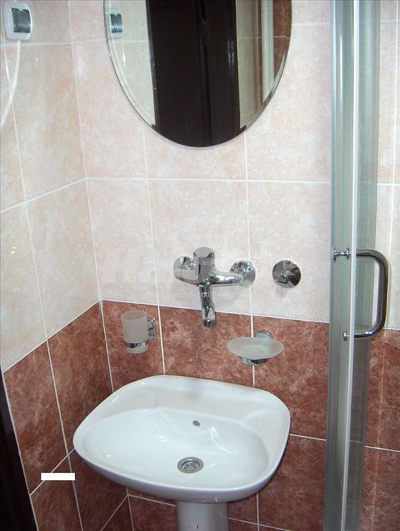 Prazan, jednosoban, Karaburma, u zgradi, mesečno — 3