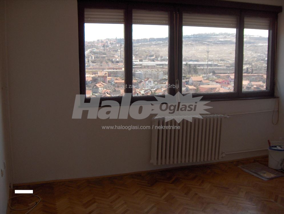 Prazan, jednosoban, Karaburma, u zgradi, mesečno — 4