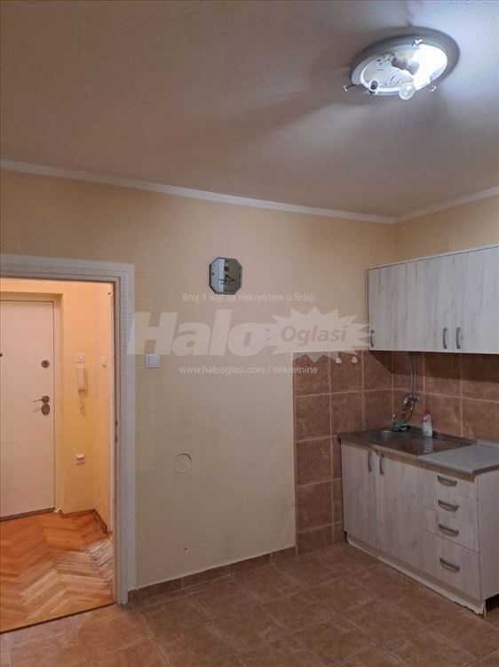 Prazan stan 40m2 - Karaburma okretnica 16/23/25 — 3