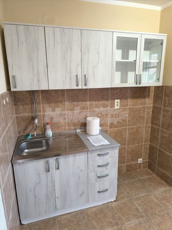 Prazan stan 40m2 - Karaburma okretnica 16/23/25 — 5