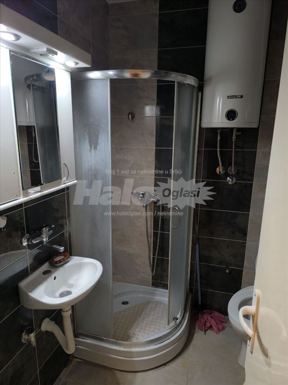 Prazan stan 40m2 - Karaburma okretnica 16/23/25 — 10