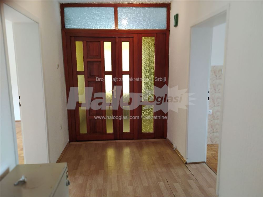 Prazan stan na Karaburmi, 68m2 — 3