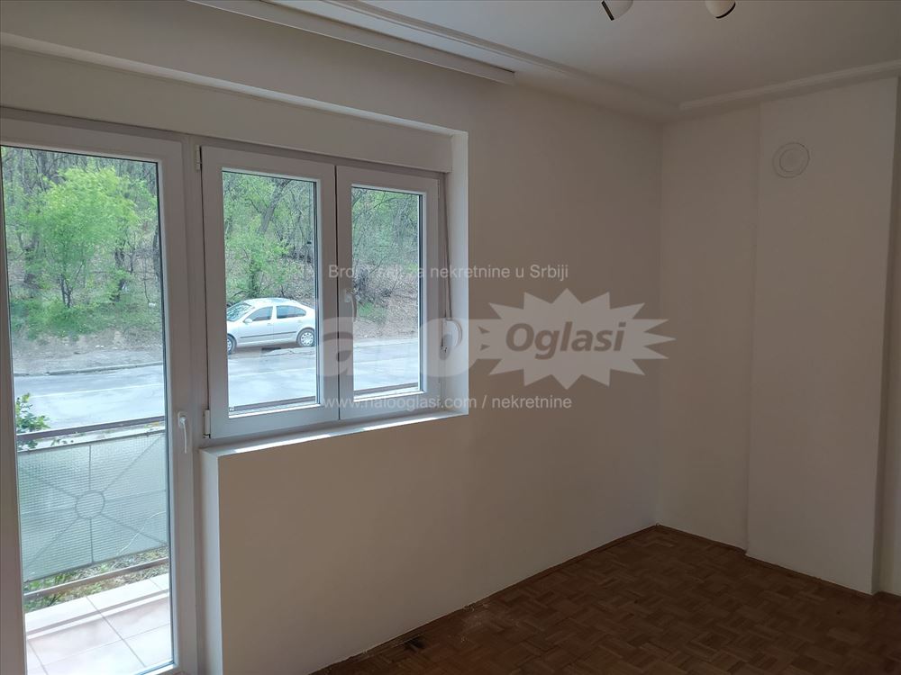 Prazan stan na Karaburmi, 68m2 — 8