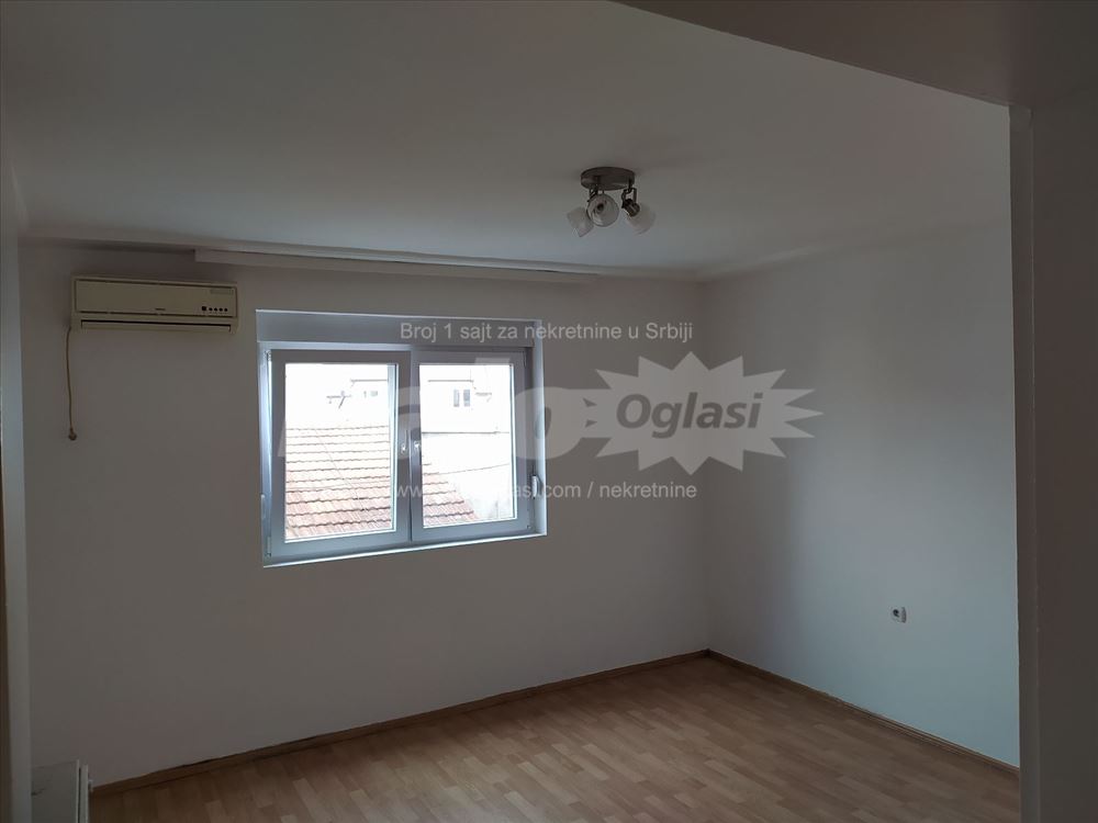 Prazan stan na Karaburmi, 68m2 — 9