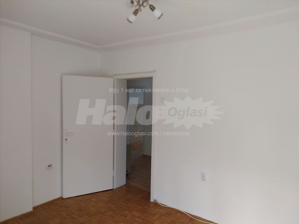 Prazan stan na Karaburmi, 68m2 — 10