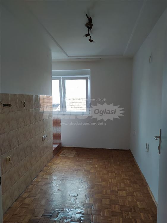 Prazan stan na Karaburmi, 68m2 — 11