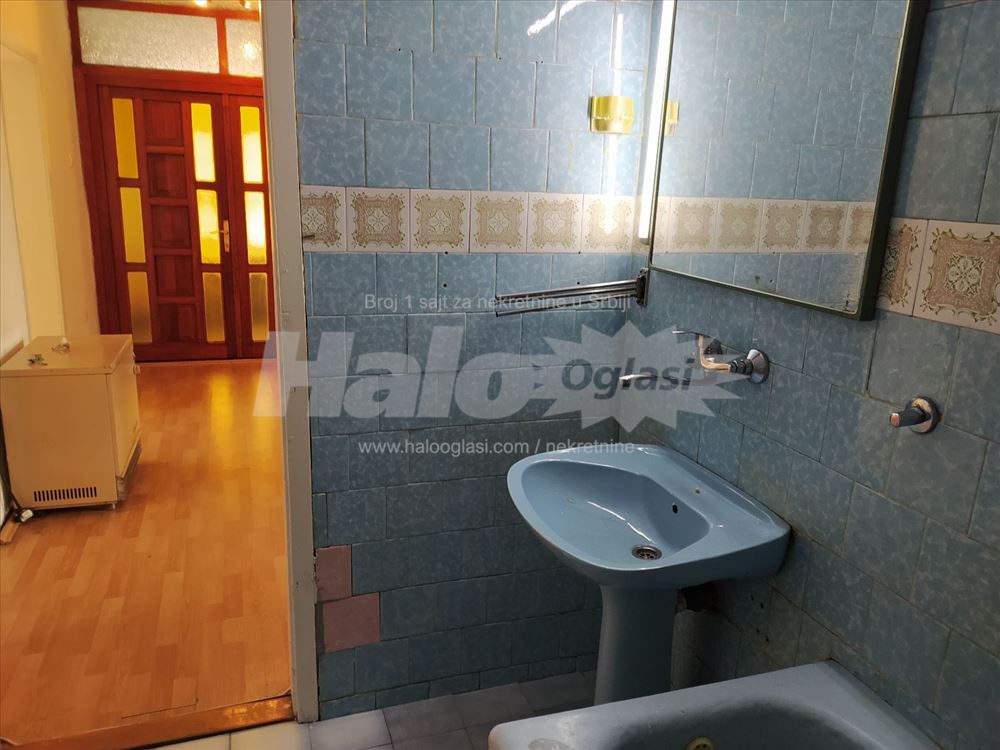 Prazan stan na Karaburmi, 68m2 — 13