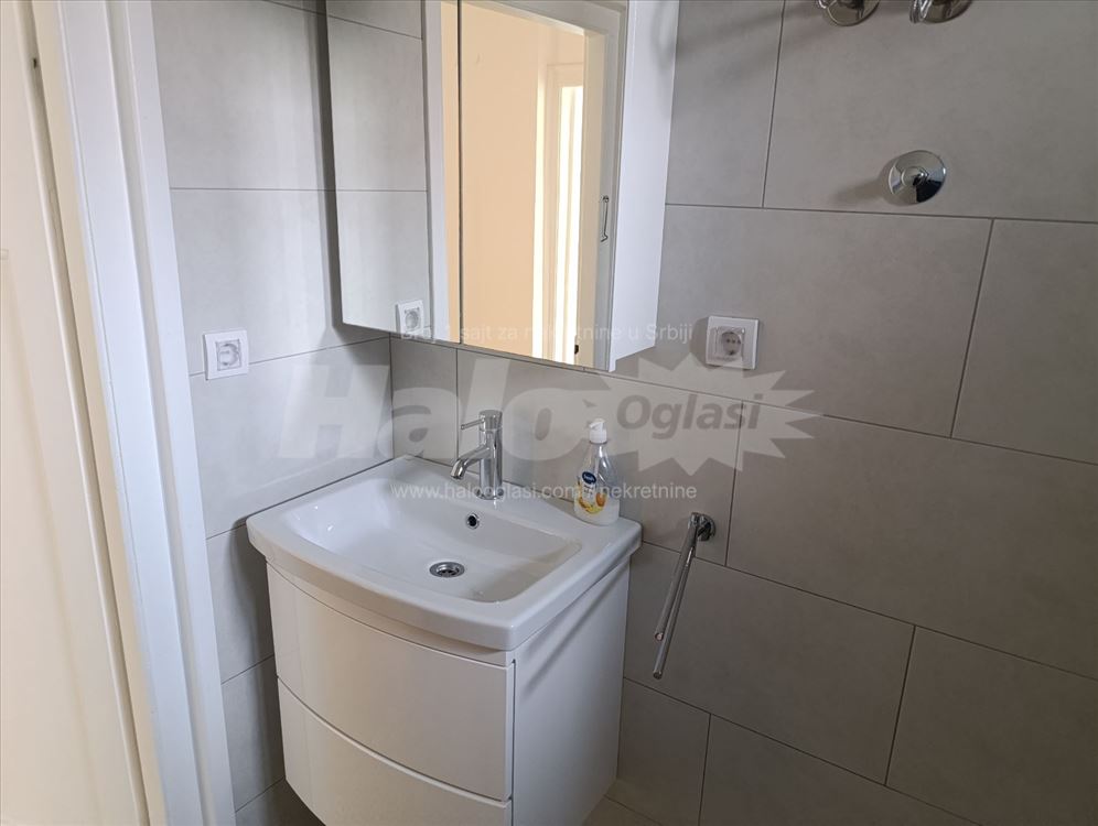 Prazan stan pogodan za kancelariju — 8