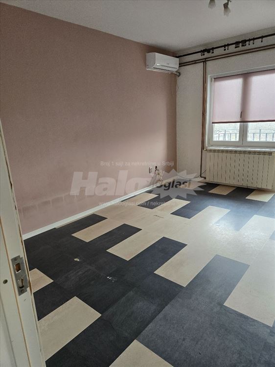 Prazan stan u novijoj zgradi, dve terase, Mirijevo — 2