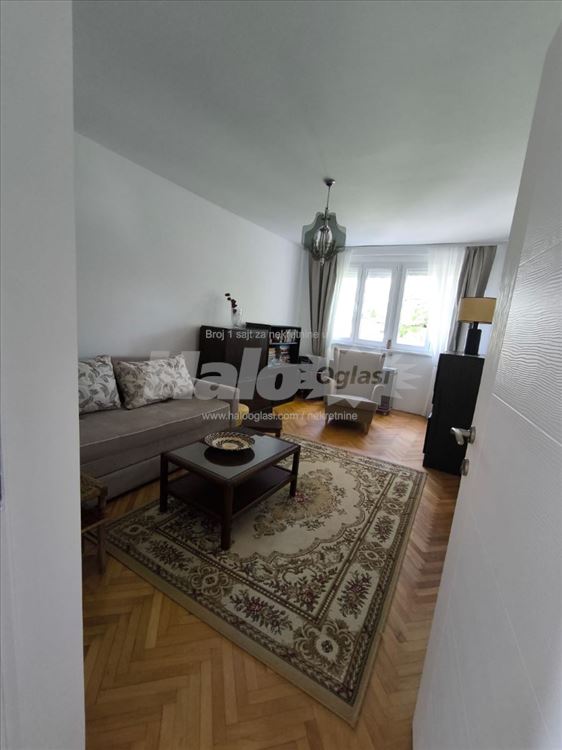 Prelep Stan 55 m2 na Karaburmi, NOVO renovirano — 3