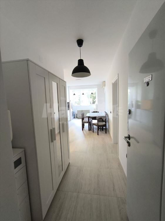 Prelep Stan 55 m2 na Karaburmi, NOVO renovirano — 6