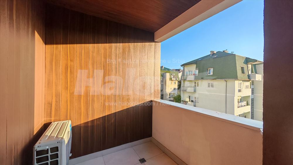 Prelep studio, kompletno opremljen, novogradnja — 10