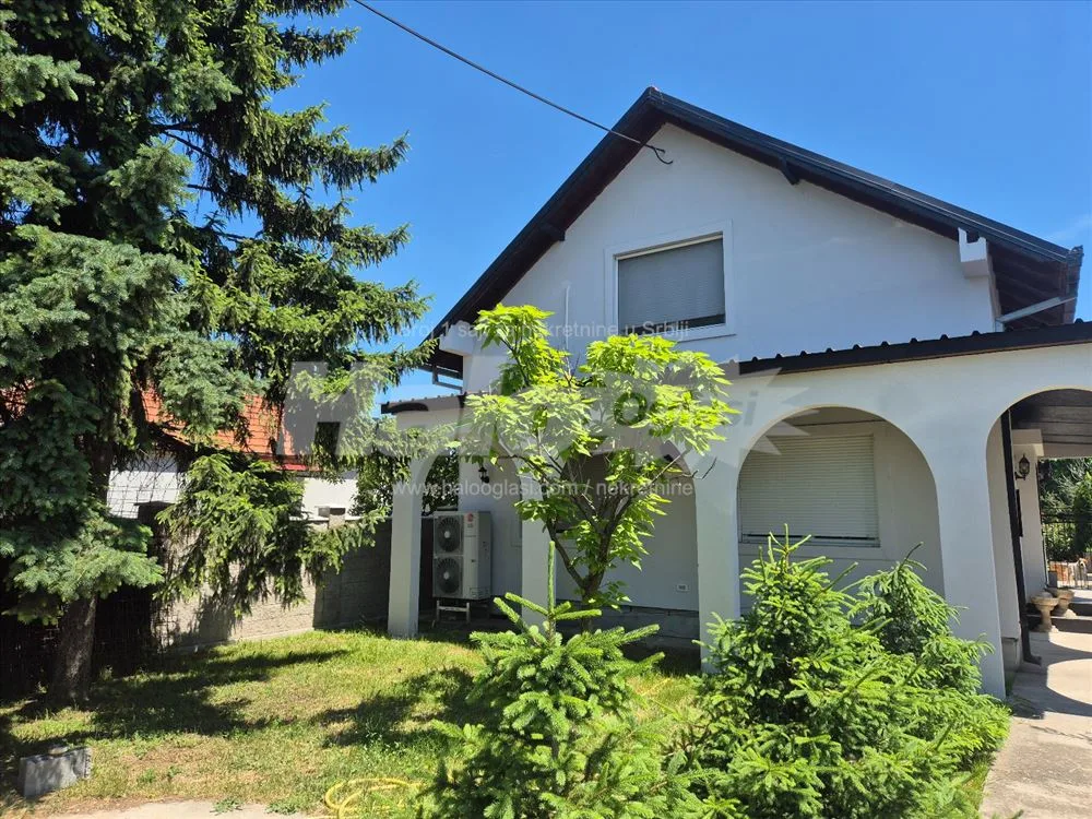 Prelepa kuca od 165m2 i 16 ari placa — 2