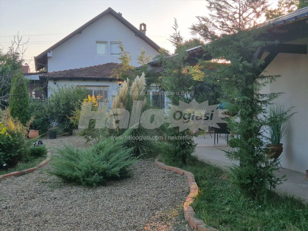 Prelepa kuca od 165m2 i 16 ari placa — 9