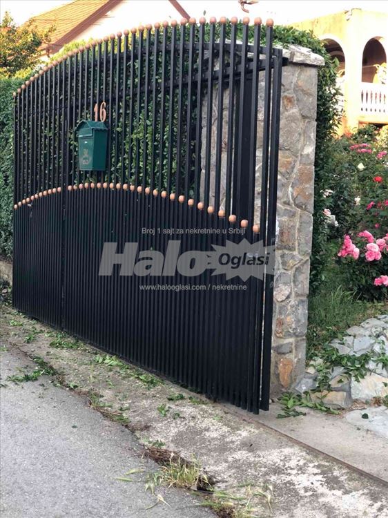 Prelepa porodična kuća sa velikim dvorištem 250m2 — 2