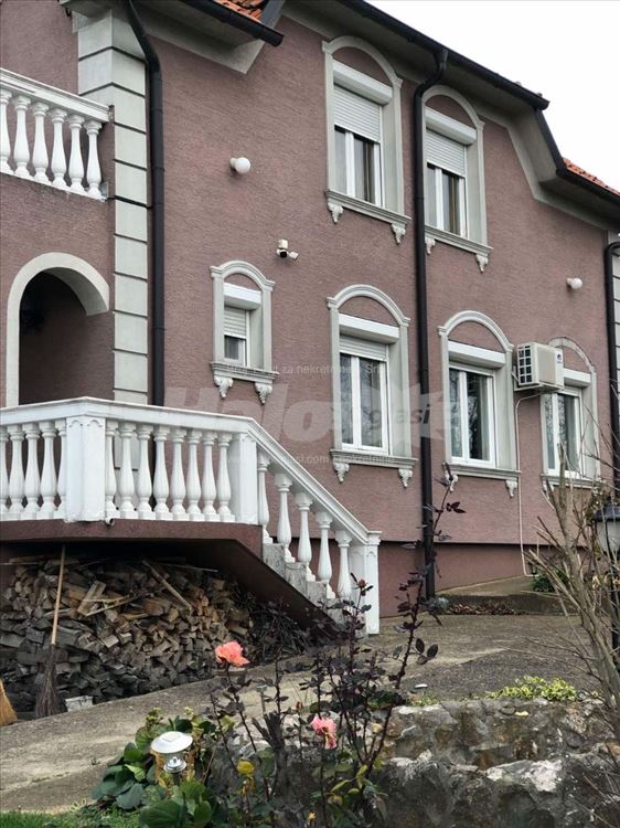 Prelepa porodična kuća sa velikim dvorištem 250m2 — 4