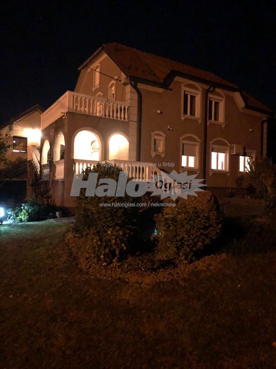Prelepa porodična kuća sa velikim dvorištem 250m2 — 5