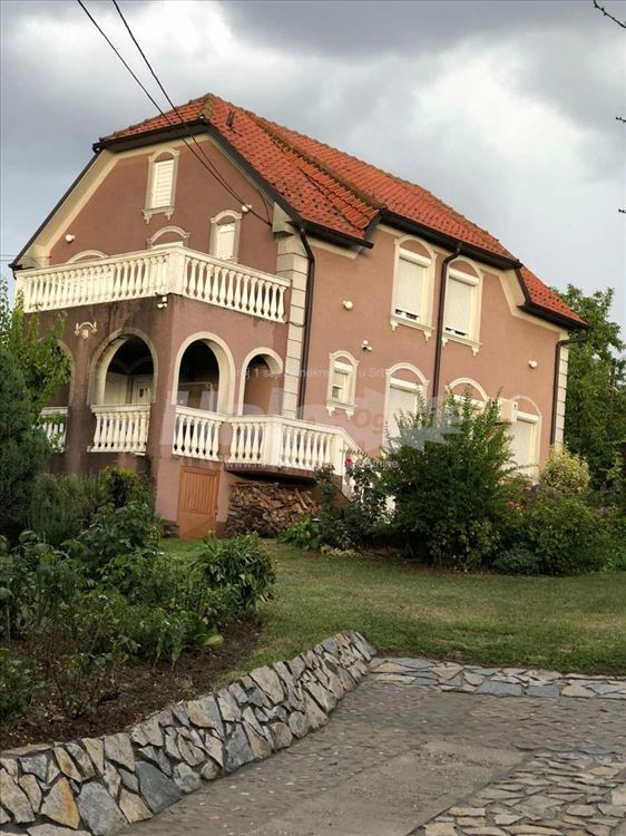 Prelepa porodična kuća sa velikim dvorištem 250m2 — 12